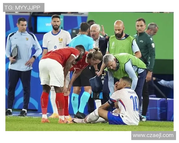 足球巨星赛场痛哭瞬间感动无数球迷引发热议与深情共鸣